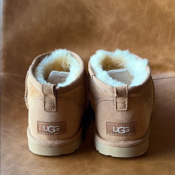 UGG ultra Minis- chestnut color. BRAND NEW, never worn. Women's size 7 - Picture 2 of 5